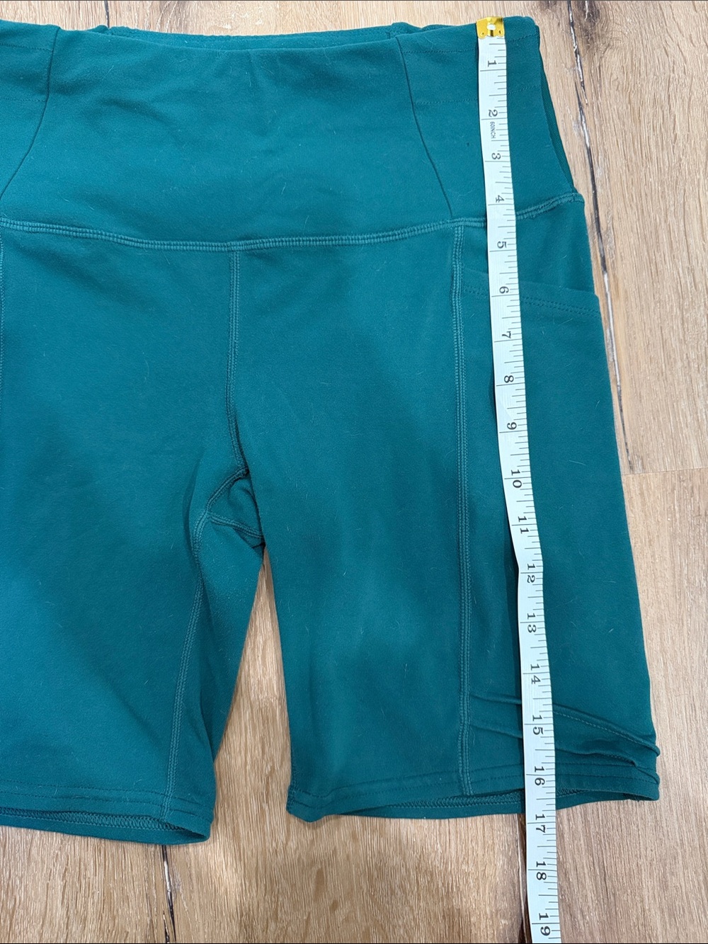oiselle Teal Green Bike Shorts 8" with pockets | Size 4 - Picture 3 of 8